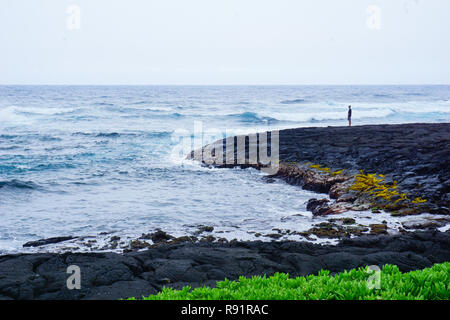 Plage de sable noir Punaluu, Big Island, Hawaii Banque D'Images