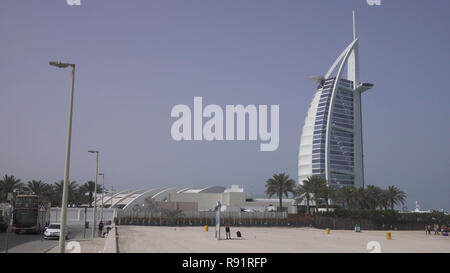 Hôtel Burj Al Arab sur Jumeirah Beach Ouvert Public sur la côte du golfe Persique, Dubaï Banque D'Images