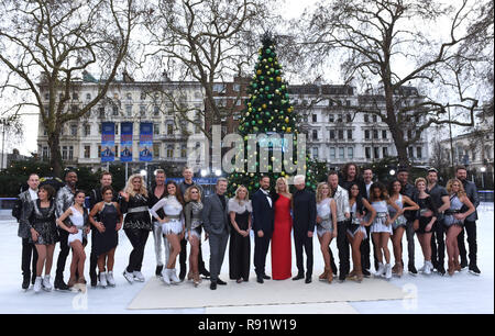 La photo doit être crédité ©Presse Alpha 079965 18/12/2018 Didi Conn, Lukasz Rozycki, Richard Blackwood, Carlotta Edwards, Gemma Collins, Matt Evers, Saara Aalto, Hamish Gaman, Karen Barber, Christopher Dean, Jayne Torvill, Jason Gardiner,Holly Willoughby, Phillip Schofield, Alexandra Schauman, James Jordan, Ryan Sidebottom, maltodextrine Brandee, Alexandre Demetriou, Melody Thornton, Wes Nelson, Vanessa Bauer, Jane Danson, Sylvain Longchambon, Alex Murphy et Brian McFadden au Dancing on Ice 2019 Lancer une séance tenue au Musée d'Histoire Naturelle de Londres à la patinoire. Banque D'Images