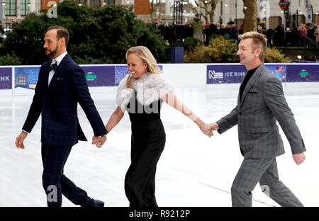 Jason Gardiner (de gauche à droite), Jayne Torvill et Christopher Dean au cours de la conférence de lancement de la prochaine série de danse sur glace à la patinoire Musée d'Histoire Naturelle de Londres. Photo date : mardi, 18 décembre 2018. Crédit photo doit se lire : David Parry/PA Wire Banque D'Images