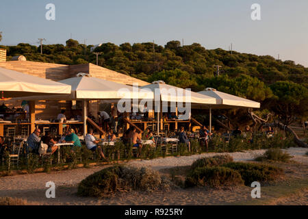 Les gens de taverna plage de kavouri vouliagmeni athens Attica Grèce Banque D'Images