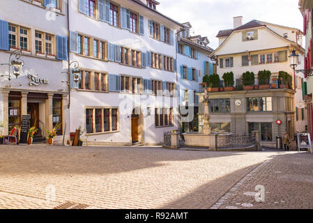 Zurich, Suisse - Mars 2017 : Spiegelgasse, une ruelle de la vieille ville de Zurich, Suisse Banque D'Images