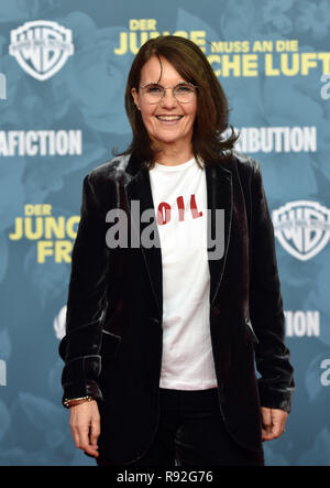 Essen, Allemagne. Dec 18, 2018. Caroline Link directeur vient à la première du film "der junge muss an die frische Luft'. Le film raconte l'histoire de l'enfance de l'artiste Hape Kerkeling à partir du 27 décembre. Crédit : Caroline Seidel/dpa/Alamy Live News Banque D'Images