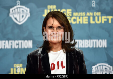 Essen, Allemagne. Dec 18, 2018. Caroline Link directeur vient à la première du film "der junge muss an die frische Luft'. Le film raconte l'histoire de l'enfance de l'artiste Hape Kerkeling à partir du 27 décembre. Crédit : Caroline Seidel/dpa/Alamy Live News Banque D'Images