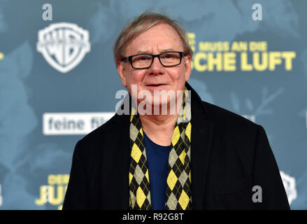 Essen, Allemagne. Dec 18, 2018. Acteur Joachim Krol s'agit de la première du film "der Junge muss an die frische Luft'. Le film raconte l'histoire de l'enfance de l'artiste Hape Kerkeling à partir du 27 décembre. Crédit : Caroline Seidel/dpa/Alamy Live News Banque D'Images