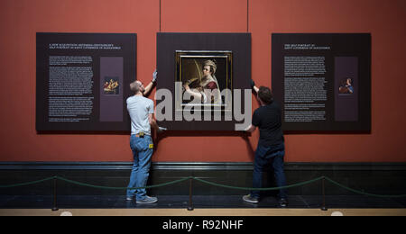 National Gallery, Londres, Royaume-Uni. 19 Décembre, 2018. En juillet 2017, la National Gallery, Londres a acquis une rare découvert récemment, l'auto-portrait par la plus célèbre artiste féminine de l'époque Baroque Italienne - Artemisia Gentileschi. Le mercredi 19 décembre 2018, Self Portrait comme Sainte Catherine d'Alexandrie, une peinture à l'huile d'environ 1615-17, va sur l'affichage public dans le centre de Hall de la Galerie nationale, après 5 mois de traitement de conservation. Credit : Malcolm Park/Alamy Live News. Banque D'Images