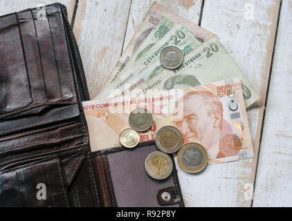 Izmir, Turquie. 14 Décembre, 2018. Billets de la monnaie livre turque et Kurus de monnaie. Credit : Jens Kalaene Zentralbild-/dpa/ZB/dpa/Alamy Live News Banque D'Images