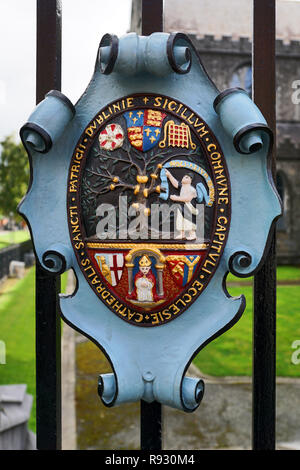 Armoiries de la cathédrale Saint-Patrick de Dublin, en Irlande Banque D'Images