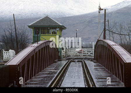 Le pont de chemin de fer Banavie, passage à niveau, sur le Canal Calédonien sur la West Highland Line, Ecosse Banque D'Images