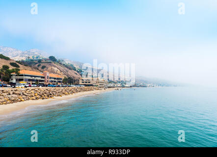 MALIBU, Californie, USA - 5 février 2018 : vue sur la plage de sable de Malibu. L'espace de copie pour le texte Banque D'Images