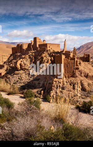 Mc577 Maroc, Gorges du Dadès, ait Ouglif vieux village de kasbahs de boue près de Tamellalt dans Haut Atlas Banque D'Images