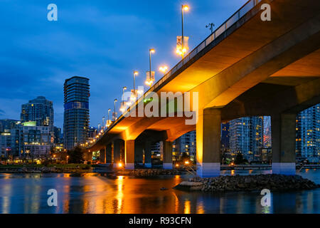 Pont de la rue Cambie, False Creek, Vancouver, British Columbia, Canada Banque D'Images