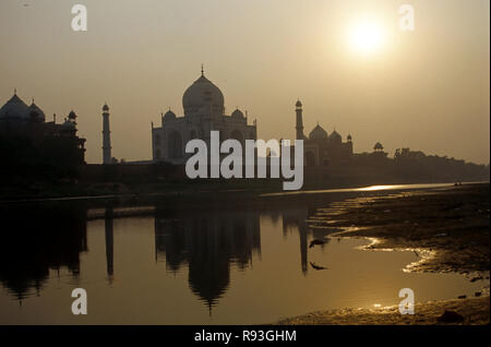 Septième Merveille du Monde Taj Mahal, Agra, Uttar Pradesh, Inde Banque D'Images