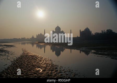 Septième Merveille du Monde Taj Mahal, Agra, Uttar Pradesh, Inde Banque D'Images