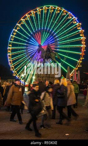 Foire de Noël, grande roue sur la Burgplatz, Kettwiger Strasse, à la zone piétonne dans le centre de Essen, Essen Banque D'Images