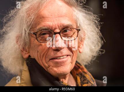 L'artiste Christo, conférence de presse à l'ouverture de l'exposition de la Christo-installation 'Big Air Package' dans le Banque D'Images