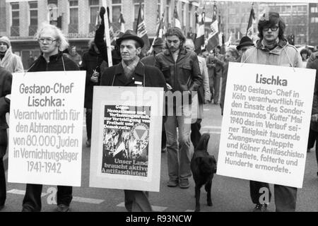 Au cours du procès le 31 janvier 1980 à la Cour régionale de Cologne, les Juifs français et allemands victimes du nazisme montrent pour une déclaration de culpabilité de l'accusé Kurt Lischka, l'ancien chef de la Gestapo de Paris. Dans le monde d'utilisation | Banque D'Images