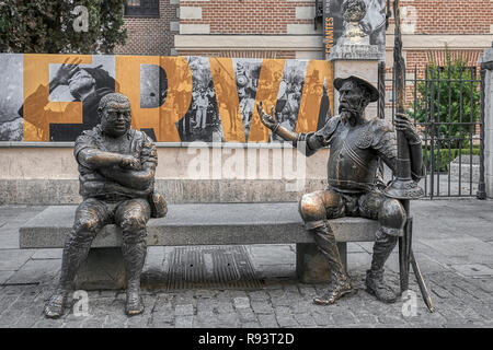 Statue de Don Quichotte et Sancho Panza sur un banc dans la rue Cervantes Maison Musée à Alcalá de Henares, Madrid, Espagne, Europe Banque D'Images