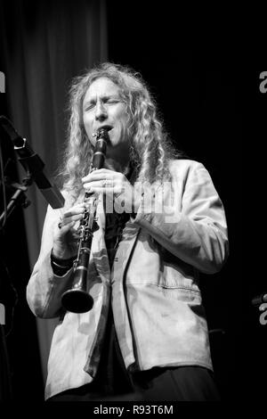 Julian solo à la clarinette avec Stringle Ken Peplowski, Scarborough Jazz Festival 2017 Banque D'Images