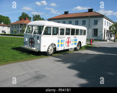 L'un des autobus blanc qui a aidé la Croix-Rouge transporter des camps de concentration allemands à la fin de la guerre d'obtenir à la Suède Banque D'Images