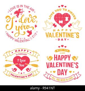Jeu de Happy Valentines Day sign. Stamp, autocollant, carte avec clé, oiseau, amur, flèche, coeur. Vecteur. Typographie vintage design pour des invitations, des Valentines Day célébration romantique dans l'emblème de style rétro. Illustration de Vecteur