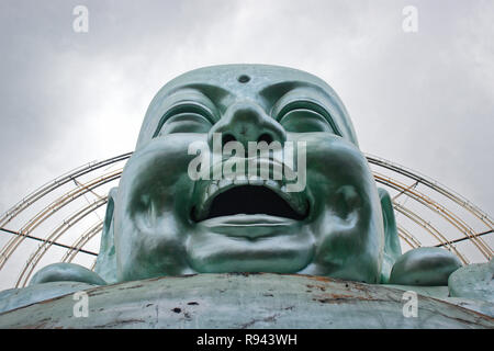 Statue de Bouddha riant près de Linh une pagode, Da Lat, Viet Nam Banque D'Images