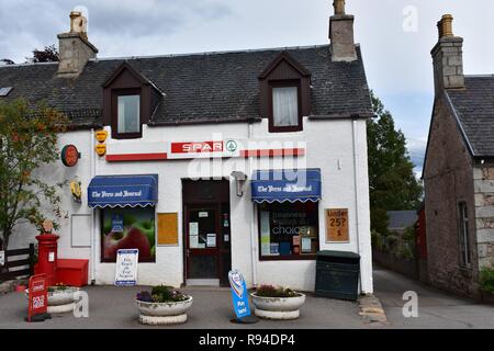 Le magasin Spar, Village de Carrbridge, Badenoch et Strathspey, les Highlands écossais. Banque D'Images