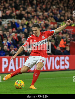 Au 18 décembre 2018, Stade Riverside, Middlesbrough, Angleterre ; Carabao EFL Cup, quart-de-finale, Middlesbrough contre Burton Albion : Stewart Downing (19) de Middlesbrough avec la balle Crédit : Mark Cosgrove/News Images images Ligue de football anglais sont soumis à licence DataCo Banque D'Images