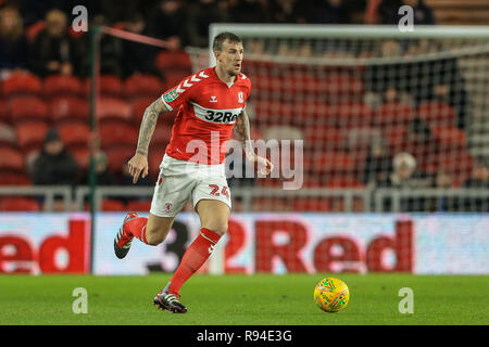 Au 18 décembre 2018, Stade Riverside, Middlesbrough, Angleterre ; Carabao EFL Cup, quart-de-finale, Middlesbrough contre Burton Albion : Aden Flint (24) de Middlesbrough avec la balle Crédit : Mark Cosgrove/News Images images Ligue de football anglais sont soumis à licence DataCo Banque D'Images