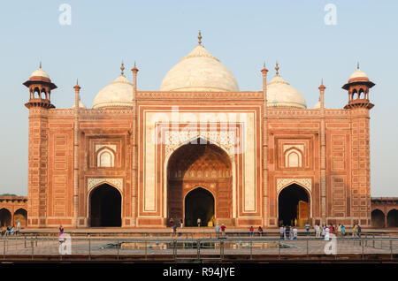 Mosquée de grès rouge au Taj Mahal, Agra, Rajasthan, Inde Banque D'Images