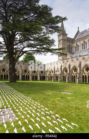 La cathédrale de Salisbury Cloître couvert de linceul de la somme des chiffres, à Salisbury, Wiltshire, Angleterre, Europe. Banque D'Images