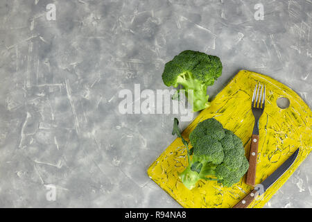 Deux têtes de salade saine. brocoli vert frais. vue horizontale de légumes vert fleur. régime alimentaire sain. Banque D'Images