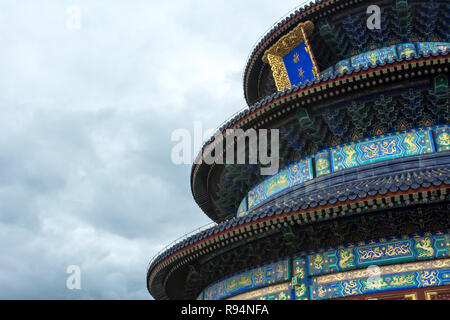 Le Temple du Ciel, la salle de prière pour les bonnes récoltes, Beijing, Chine. Affiche les détails complexes dans les trois niveaux du bâtiment. Banque D'Images