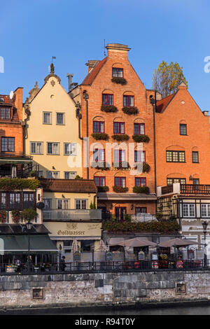 Dlugie Pobrzeze maisons traditionnelles promenade Riverside Gdańsk Pologne Banque D'Images