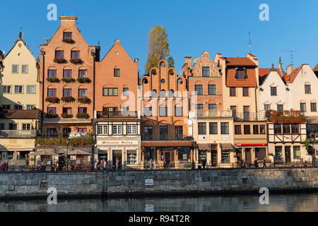 Dlugie Pobrzeze maisons traditionnelles promenade Riverside Gdańsk Pologne Banque D'Images