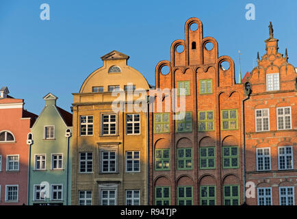 Dlugie Pobrzeze maisons traditionnelles promenade Riverside Gdańsk Pologne Banque D'Images