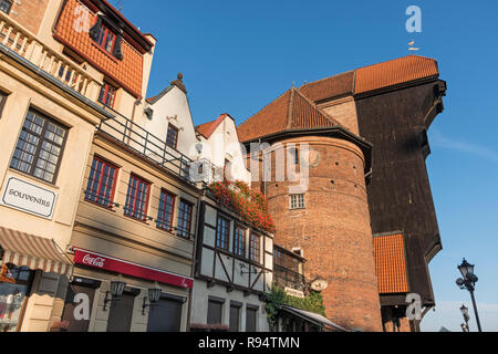 Dlugie Pobrzeze grue De Gdansk Gdansk Pologne promenade Riverside Banque D'Images