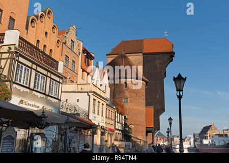 Dlugie Pobrzeze grue De Gdansk Gdansk Pologne promenade Riverside Banque D'Images