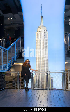 Singer Sarah Brightman visites Observatoire de l'Empire State Building à l'appui de son album et tournée mondiale hymne. (Photo de Lev Radin/Pacific Press) Banque D'Images