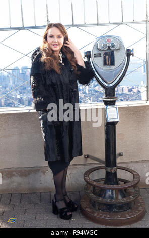 Singer Sarah Brightman visites Observatoire de l'Empire State Building à l'appui de son album et tournée mondiale hymne. (Photo de Lev Radin/Pacific Press) Banque D'Images