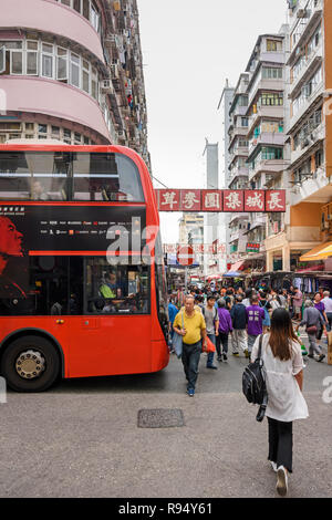 Scène de rue animée à Sham Shui Po, Hong Kong Banque D'Images