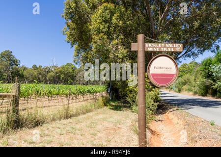 Fairbrossen Winery et Cafe signer le long de la Route des Vins de la vallée Poussin, Carmel, dans l'ouest de l'Australie Banque D'Images