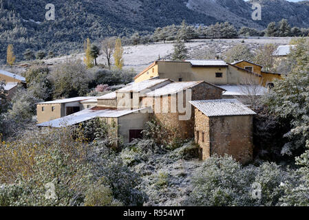 Paysage d'hiver & Hameau de Sionne sur le Col des Lecques Col près de Castellane, le Parc Régional du Verdon, Provence France Banque D'Images