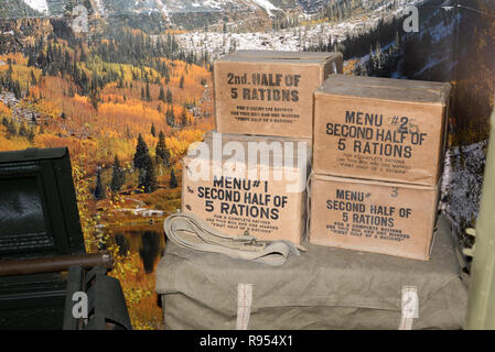 Affichage de la Seconde Guerre mondiale, deux boîtes de rations dans le Musée de la Résistance Castellane Alpes de Haute Provence Provence France Banque D'Images