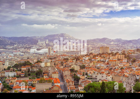 Vue aérienne à l'aube sur la ville de Marseille, France Banque D'Images