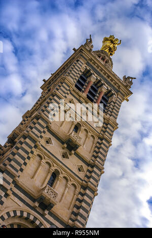 Près de la statue de Maria sur l'église Notre Dame de la Garde à Marseille dans le sud de la France Banque D'Images