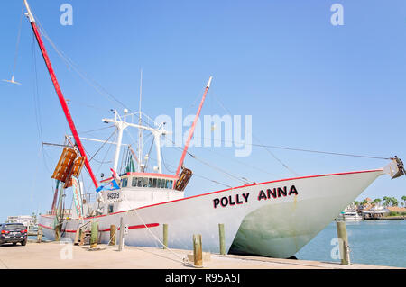 Polly Anna se trouve à quai à Port Aransas Boat Harbour Municipal, 23 août 2018, à Port Aransas, Texas. Banque D'Images