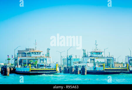 Attendre les ferries pour transporter des passagers de Port Aransas au Aransas Pass Ferry Landing, le 25 août 2018, à Port Aransas, Texas. Banque D'Images