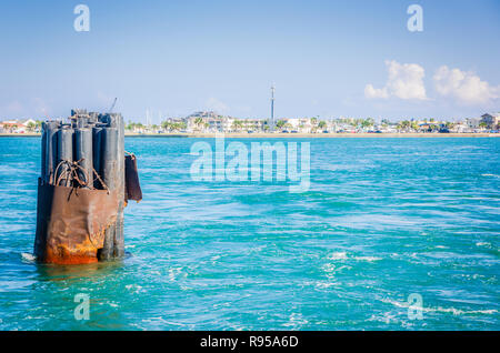 Port Aransas est vue de l'Aransas Pass Ferry Landing, le 25 août 2018, à Port Aransas, Texas. Banque D'Images