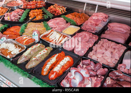 15.05.2013, Grevenkop, Schleswig-Holstein, Allemagne - Fleischtheke im Laden der Grevenkoper Pute GmbH. Die selbst geschlachtet Puten werden und die Pro Banque D'Images